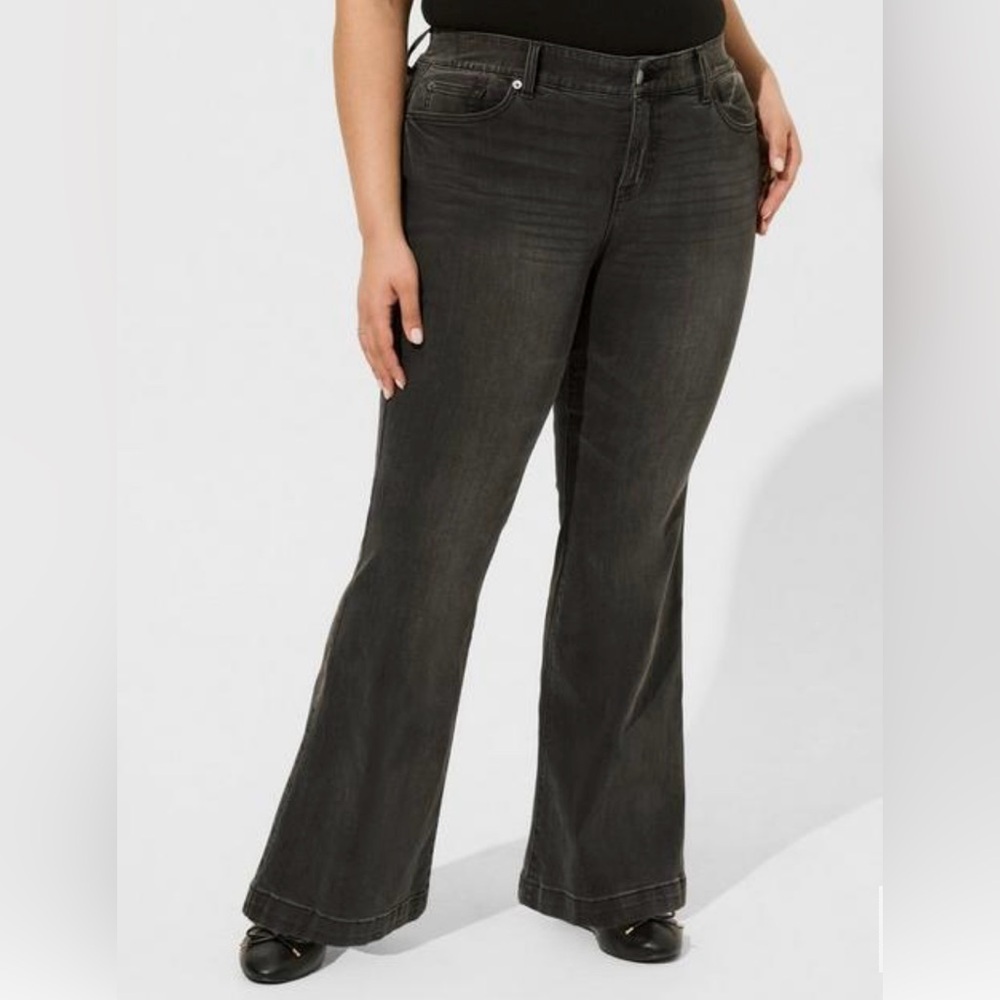 Torrid 24 Short Bombshell Flare Premium Stretch High-Rise Jeans